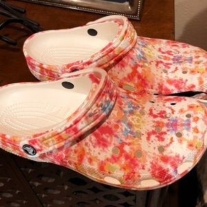 NWT women’s size 10/men’s size 8 Crocs. Never worn, brand new.